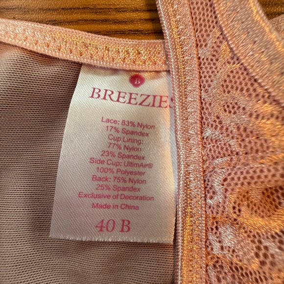 NWOT Bali 3 pc set-  underwire Non- padded bras. Breezies Pink front closure - Picture 3 of 7
